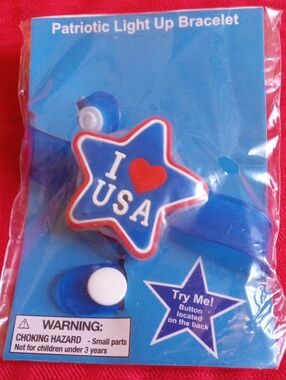 Brand New Patriotic Light Up Bracelet - I ❤️ USA Star
